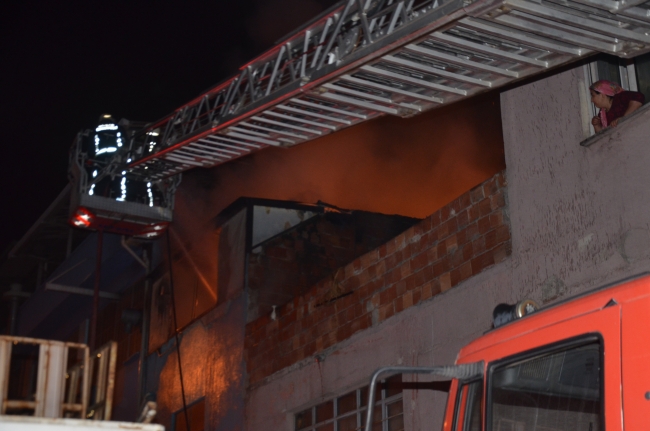Bursa'da korkutan yangın: Mahsur kalan 5 çocuk kurtarıldı