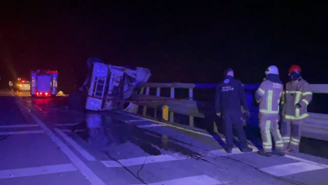 Virajı alamayan kamyon devrildi: 1 ölü, 1 yaralı