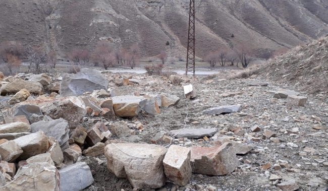 Teröristlerin menfeze yerleştirdiği patlayıcı imha edildi