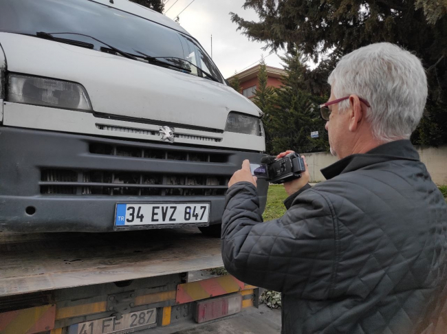 Plakası boyanarak değiştirilen aracın sürücüsünün ehliyeti de sahte çıktı
