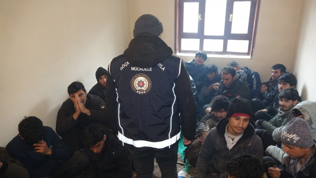 Van'da 30 düzensiz göçmen yakalandı