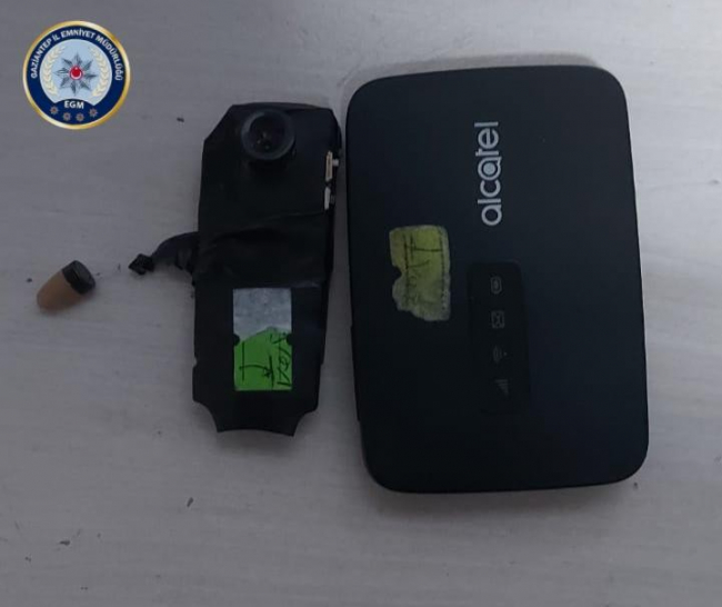 Ehliyet sınavına düzenekle giren kişi gözaltına alındı