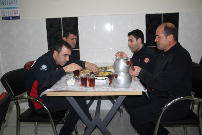 Görev başında ilk sahur heyecanı