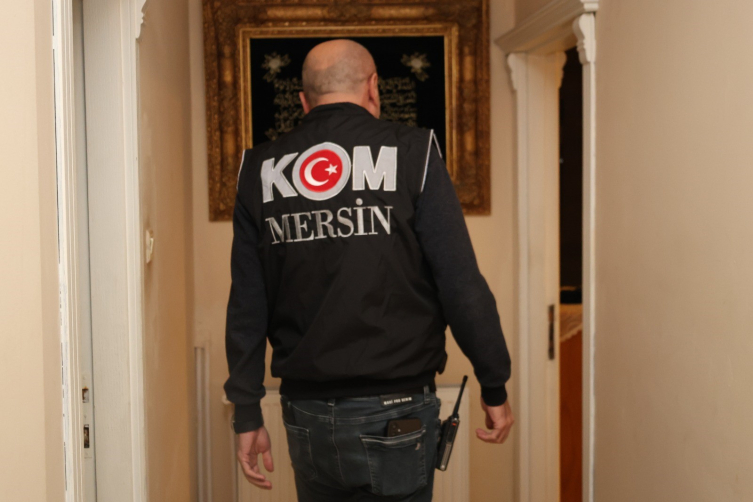 Mersin'de rüşvet ve kaçakçılık operasyonu: 10 tutuklama