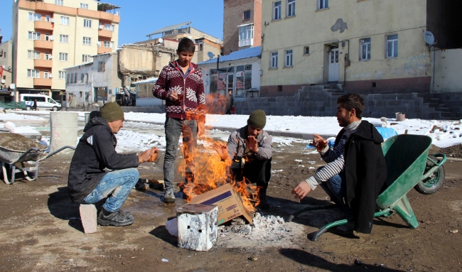 Erzurum'da aşırı soğuklar hayatı dondurdu