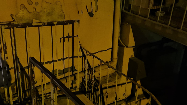 Sarıyer'de kolonlarında çatlak oluşan bina boşaltıldı