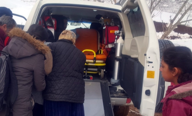 Ekipler karda mahsur kalanlar için seferber oluyor