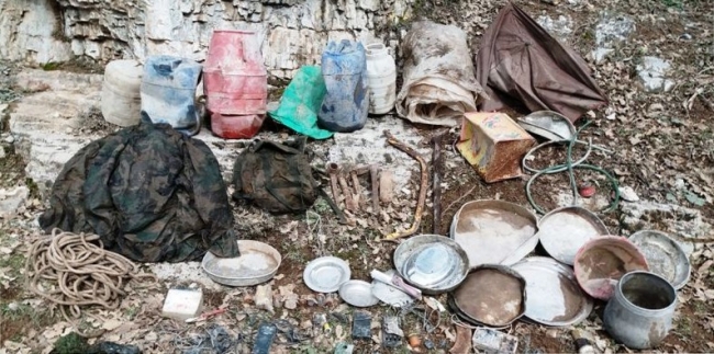 Cudi Dağı'nda teröristlere ait 2 sığınak imha edildi