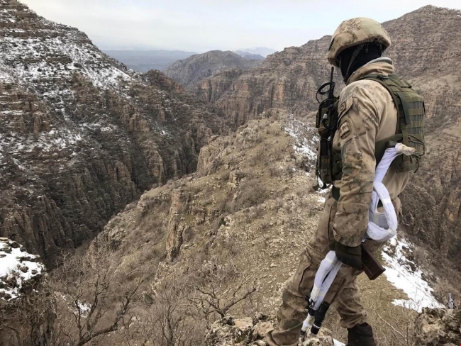 Cudi Dağı'nda teröristlere ait 2 sığınak imha edildi