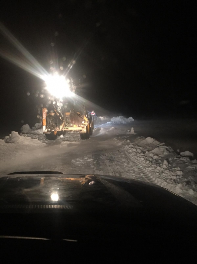 Tipide mahsur kalan 14 kişinin yardımına ekipler yetişti