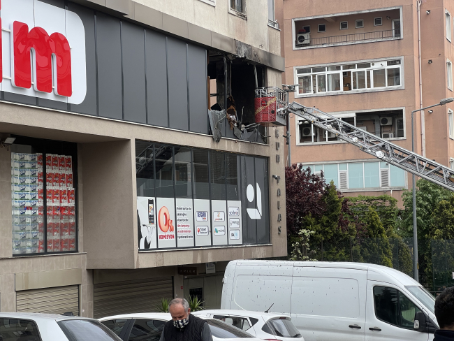 Markette çıkan yangın söndürüldü