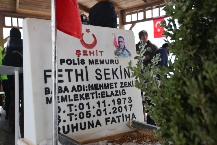 Şehit Fethi Sekin kabri başında anıldı