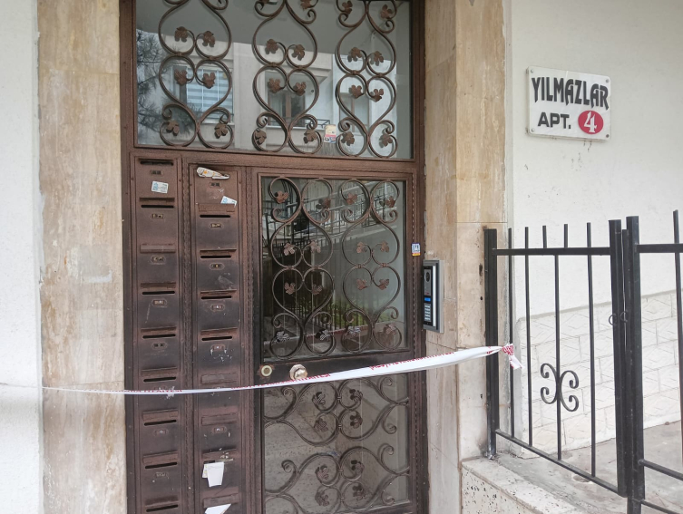 Ankarada kolonlarında hasar tespit edilen bina tahliye edildi