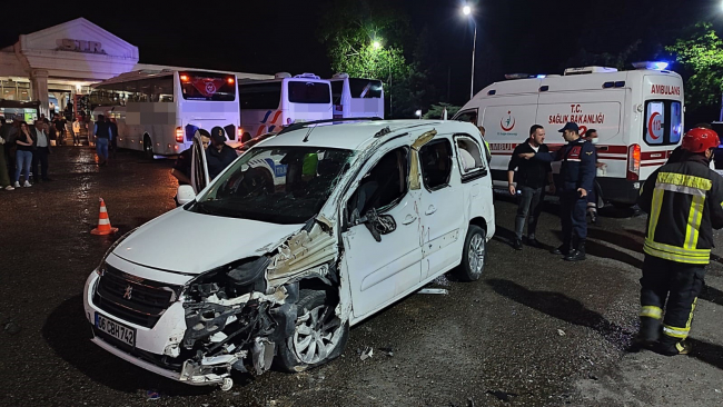 Kontrolden çıkan araç takla attı