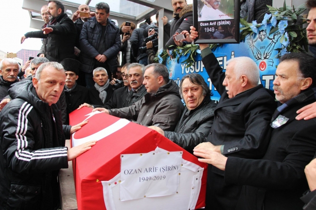 Ozan Arif son yolculuğuna uğurlandı