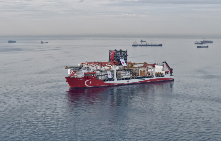 Yıldırım Sondaj Gemisi Karadeniz yolcusu