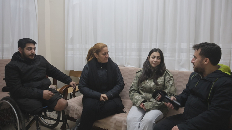 Asrın felaketinde komutanın üşümesin diye verdiği montu 3 yıldır geri vermek için saklıyor