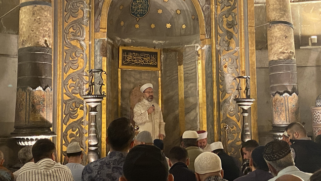 Gençler Ayasofya'da sabah namazında buluştu