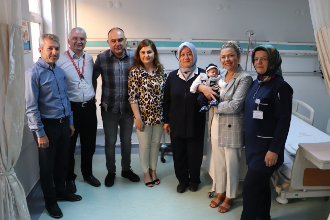 810 gram doğan 'Cesur' bebek hayata tutundu