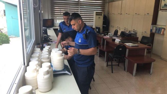 Mersin'de sağlığa zararlı 447 kilogram peynir imha edildi