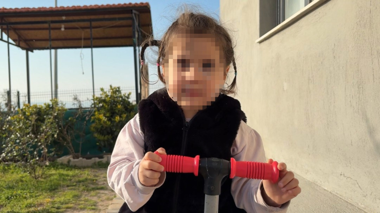 İzmir'de köpek dehşeti: 3 yaşındaki Ada yüzünden yaralandı