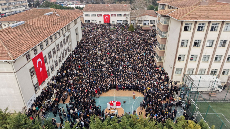 Fatma Nur öğretmen için okulunda tören düzenlendi