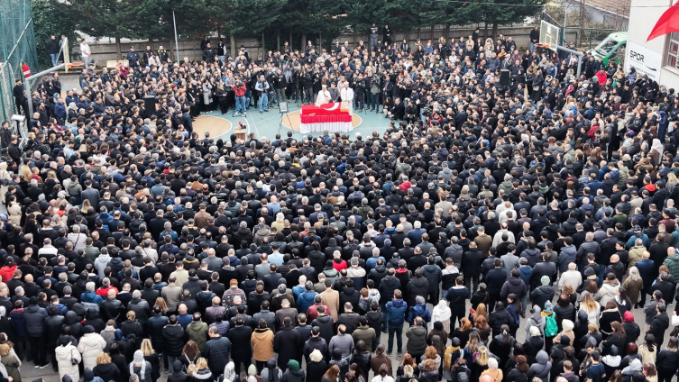 Fatma Nur öğretmen için okulunda tören düzenlendi