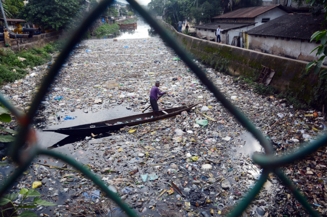 Hindistan'da tek kullanımlık plastik ürünlere yasak