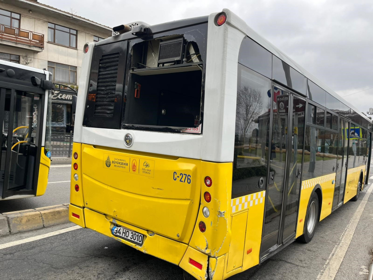 Üsküdar'da iki İETT otobüsü çarpıştı