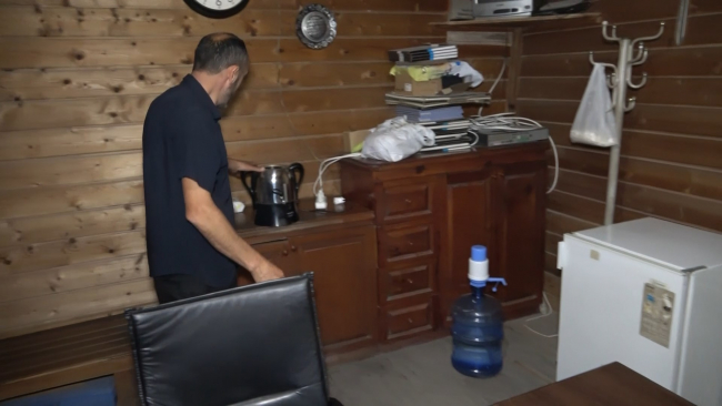 Hırsızlar kendilerine çay demleyerek 80 bin liralık malzeme çaldı