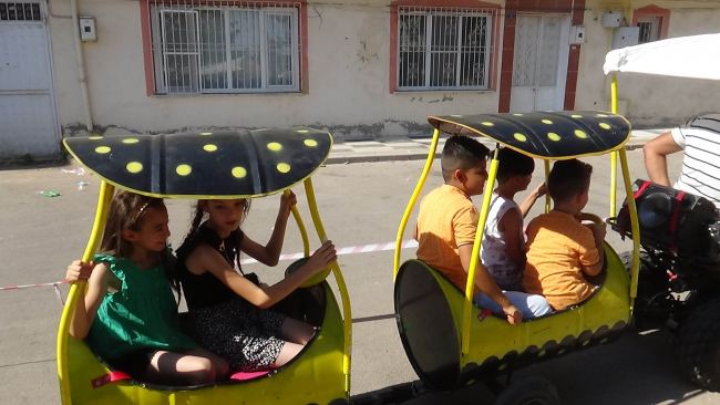 Kilis'te çocuklar 'Bayram Yeri'nde gönüllerince eğleniyor