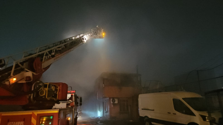 Trafoda başlayan yangın kömür deposuna sıçradı
