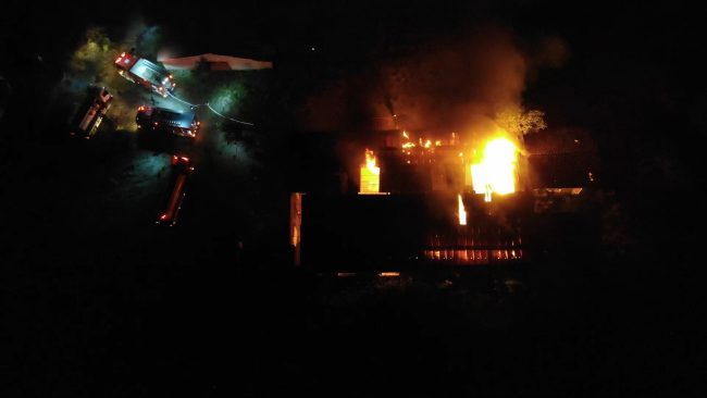 İnşaat malzemelerinin bulunduğu depo yandı