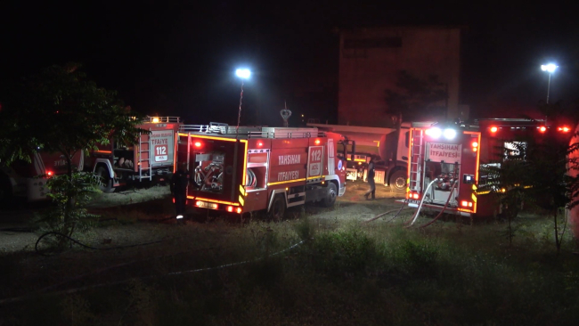 İnşaat malzemelerinin bulunduğu depo yandı