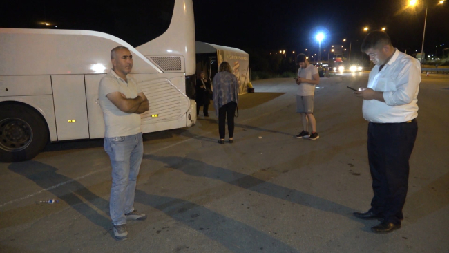 40 can hiçe sayıldı, yolcular polisi aradı: Direksiyon dönmüyor