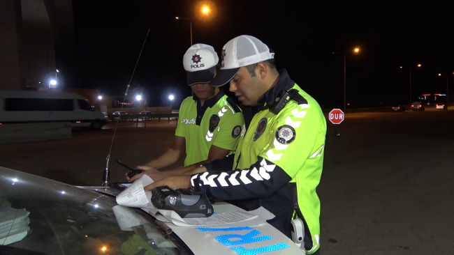 40 can hiçe sayıldı, yolcular polisi aradı: Direksiyon dönmüyor