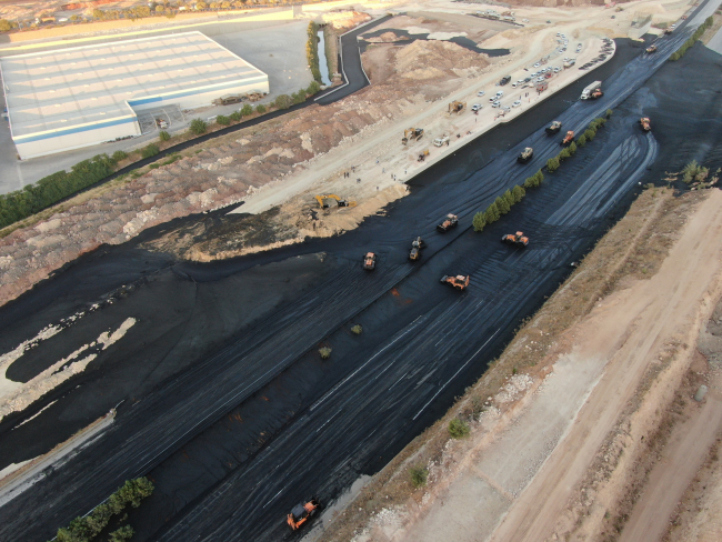 Atık çamur deposu taştı: TAG Otoyolu'nda temizlik çalışması sürüyor