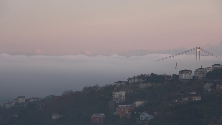 İstanbul Boğazı'nda yoğun sis etkili oluyor
