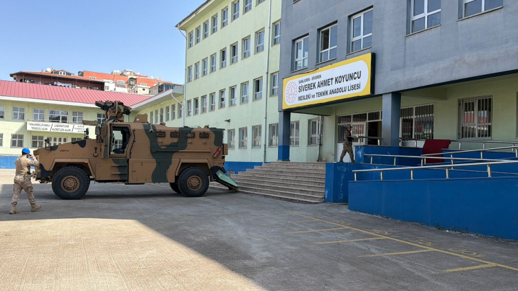 Şanlıurfa'da okula silahlı saldırı: 16 yaralı