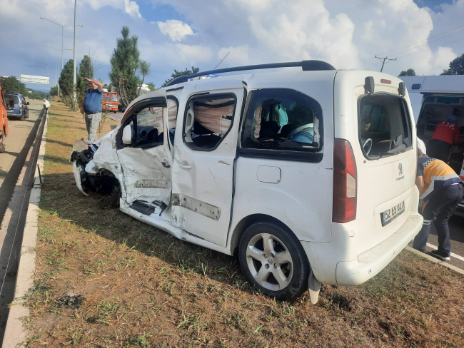 Fındık işçilerini taşıyan minibüs takla attı: 16 yaralı