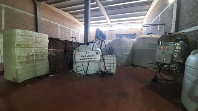 İzmir'de 25 ton etil alkol ele geçirildi