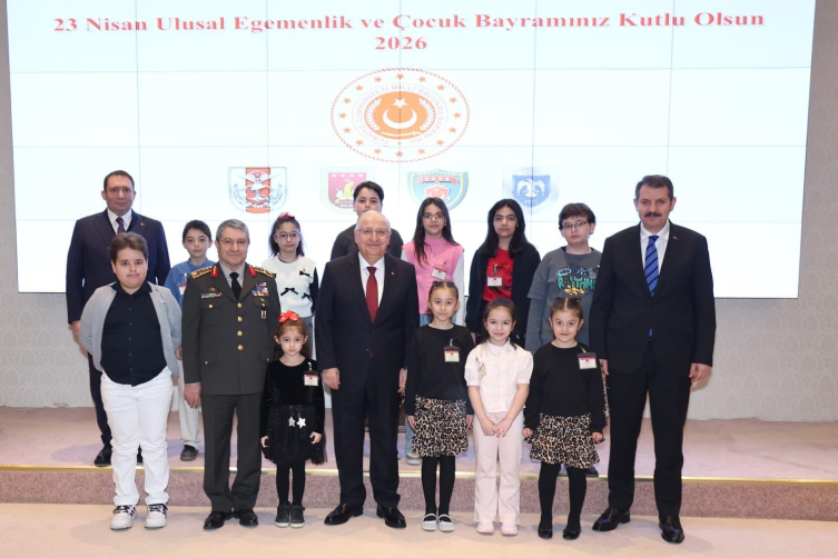 Bakan Güler, şehit ve gazi çocuklarıyla bir araya geldi