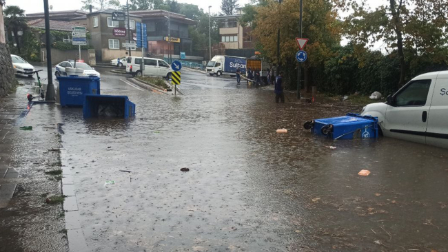 İstanbul'da sağanak su baskınlarına yol açtı