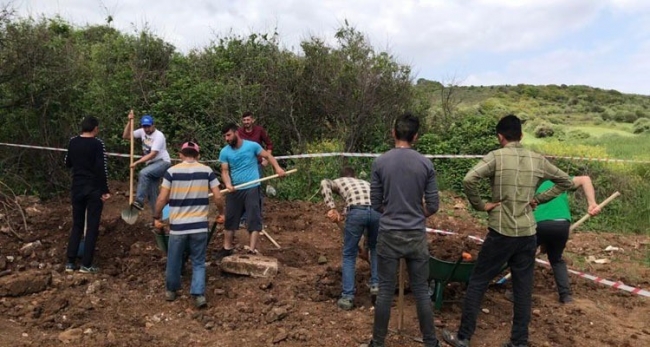 Çanakkale'de kaçak kazıda tarihi zemin mozaiği ortaya çıktı