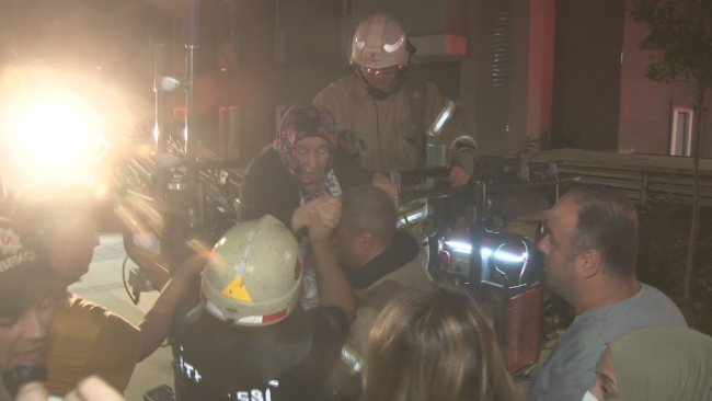 Bayrampaşa'da bir binada yangın