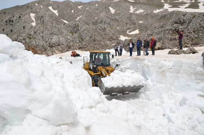 Karla mücadele mayıs ayında da sürüyor