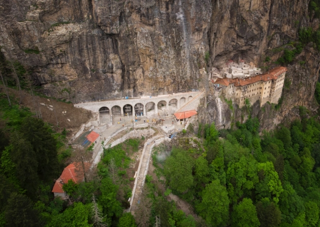 Sümela Manastırı'nda en zor görevler endüstriyel dağcı ekibinindi