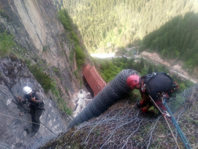 Sümela Manastırı'nda en zor görevler endüstriyel dağcı ekibinindi