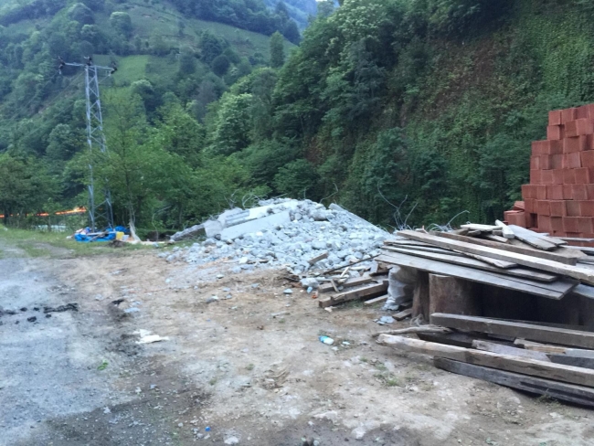 Fırtına Vadisi'ndeki kaçak yapılar yıkılıyor