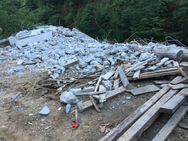 Fırtına Vadisi'ndeki kaçak yapılar yıkılıyor